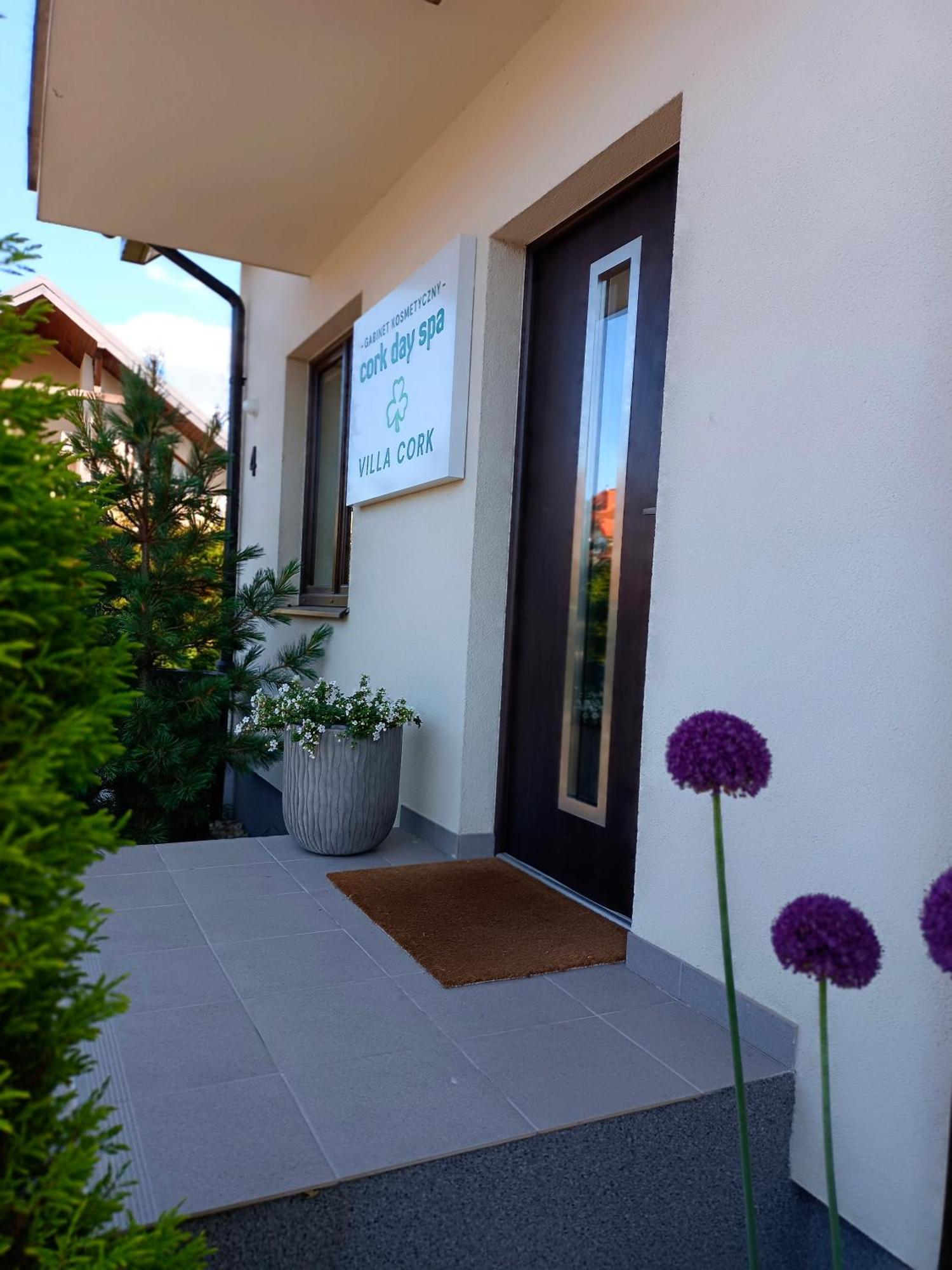 Villa Cork Дебки Екстериор снимка